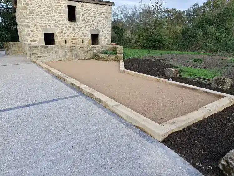Béton désactivé aménagement extérieur