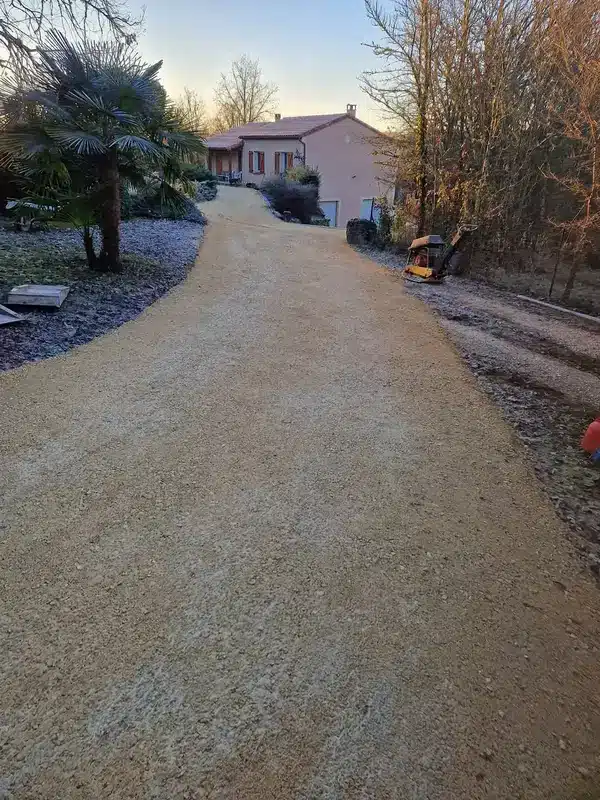 Chemin béton désactivé figeac