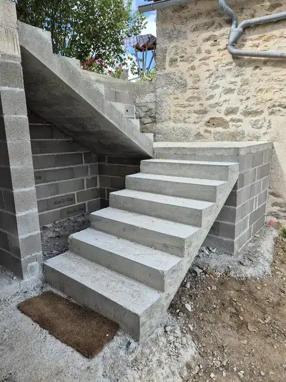 MAÇON escalier béton
