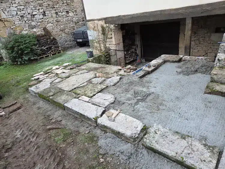 MAÇON PIERRE ANCIENNE