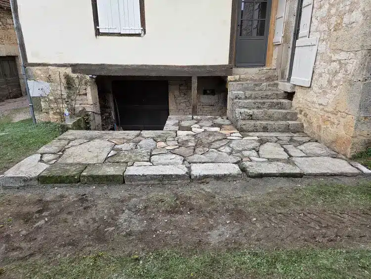 MAÇON PIERRE ANCIENNE