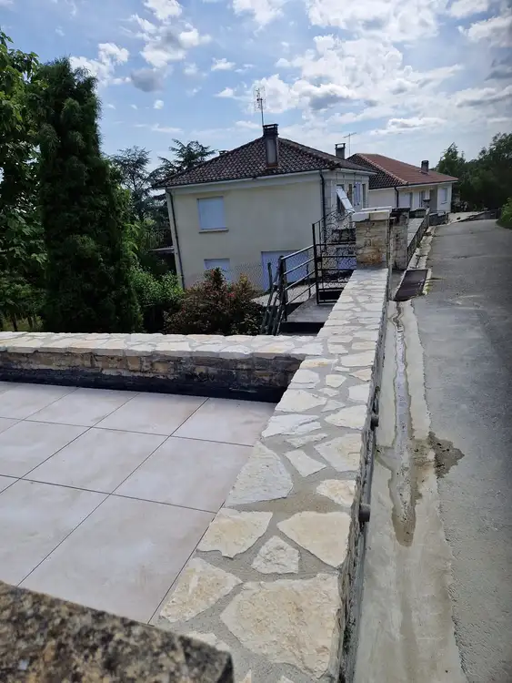 MAÇON PIERRE ANCIENNE