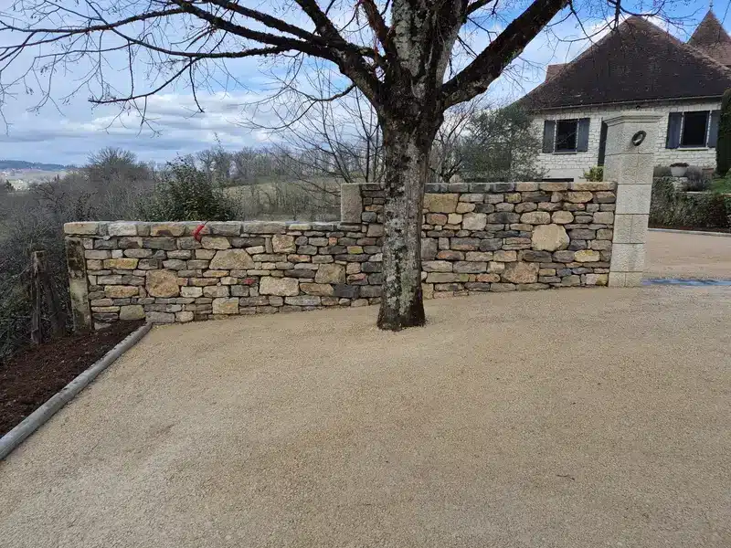 Mur en pierre figeac maçon